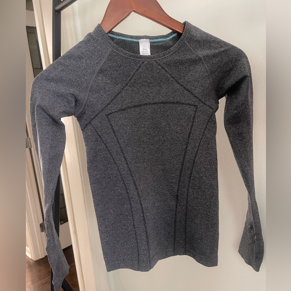 Girls Ivivva by lululemon athletic top long sleeve, size 8